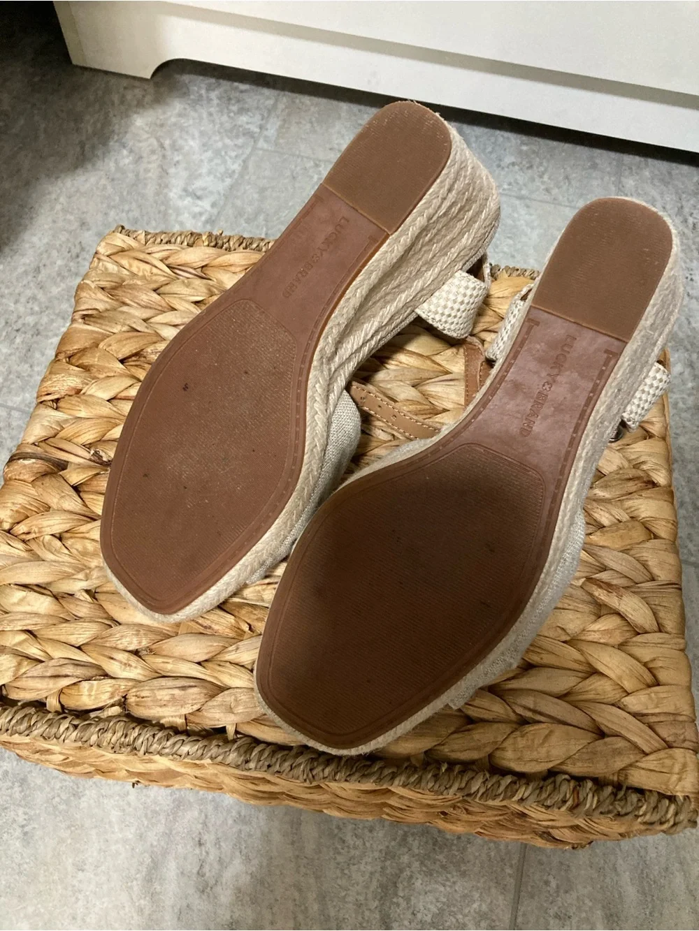 Lucky Brand Natural Linen Bow Wedge Sandals with Tan Straps. Size 6.